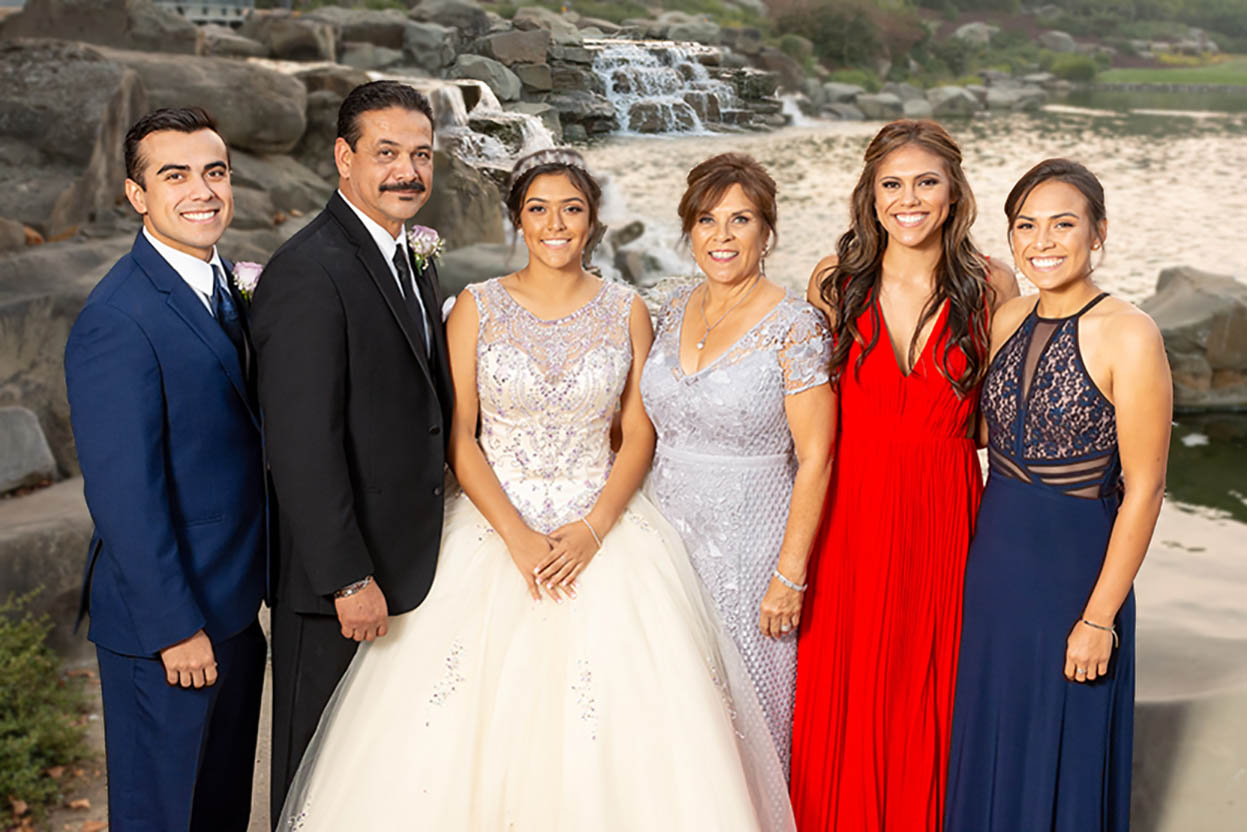 Quinceañera: Family Photo at Collinger Canyon Fountain